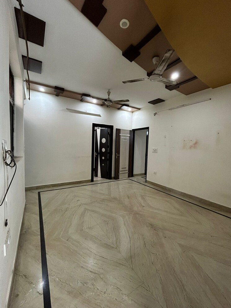 Room, sector 23 3 Bedroom 2205 Sq.Ft. Independent House In Sector 23 Gurgaon 9260525