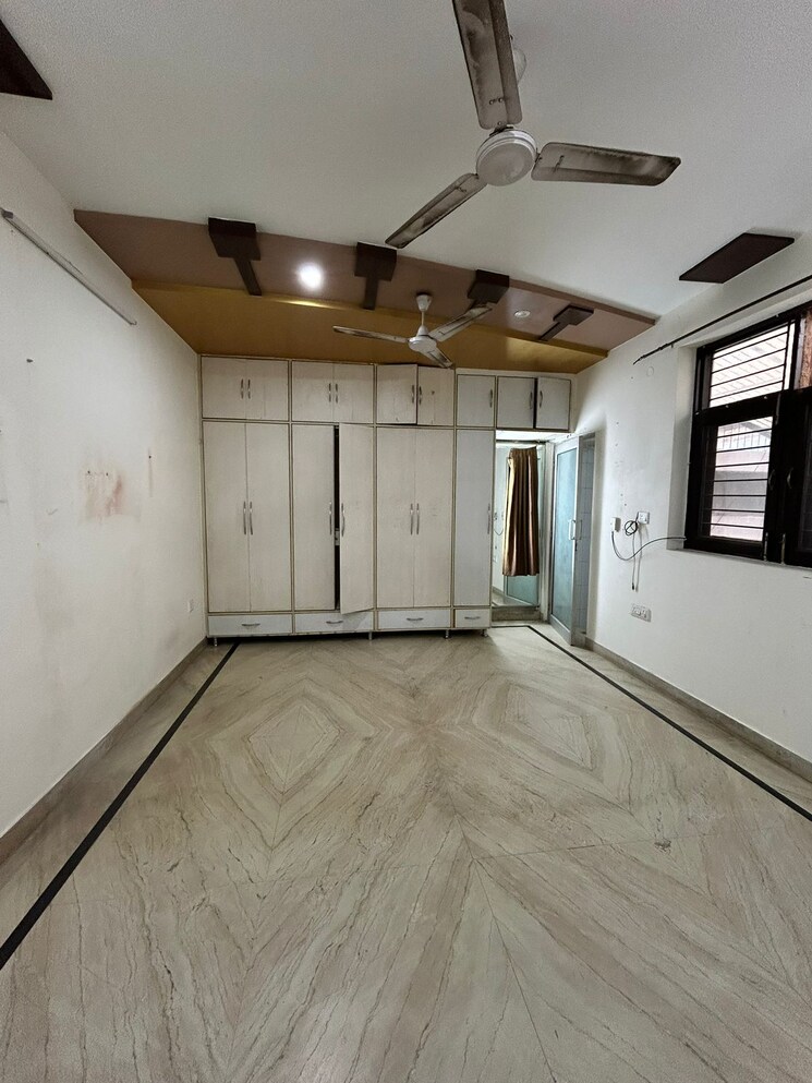 Room, sector 23 3 Bedroom 2205 Sq.Ft. Independent House In Sector 23 Gurgaon 9260525