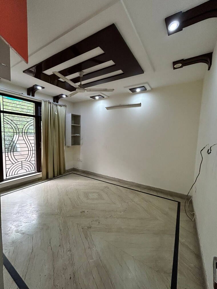 Room, sector 23 3 Bedroom 2204 Sq.Ft. Independent House In Sector 23 Gurgaon 9260519