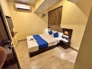 Team Area in 3 BHK Apartment at Lakshachandi Heights, Goregaon East – for Sale