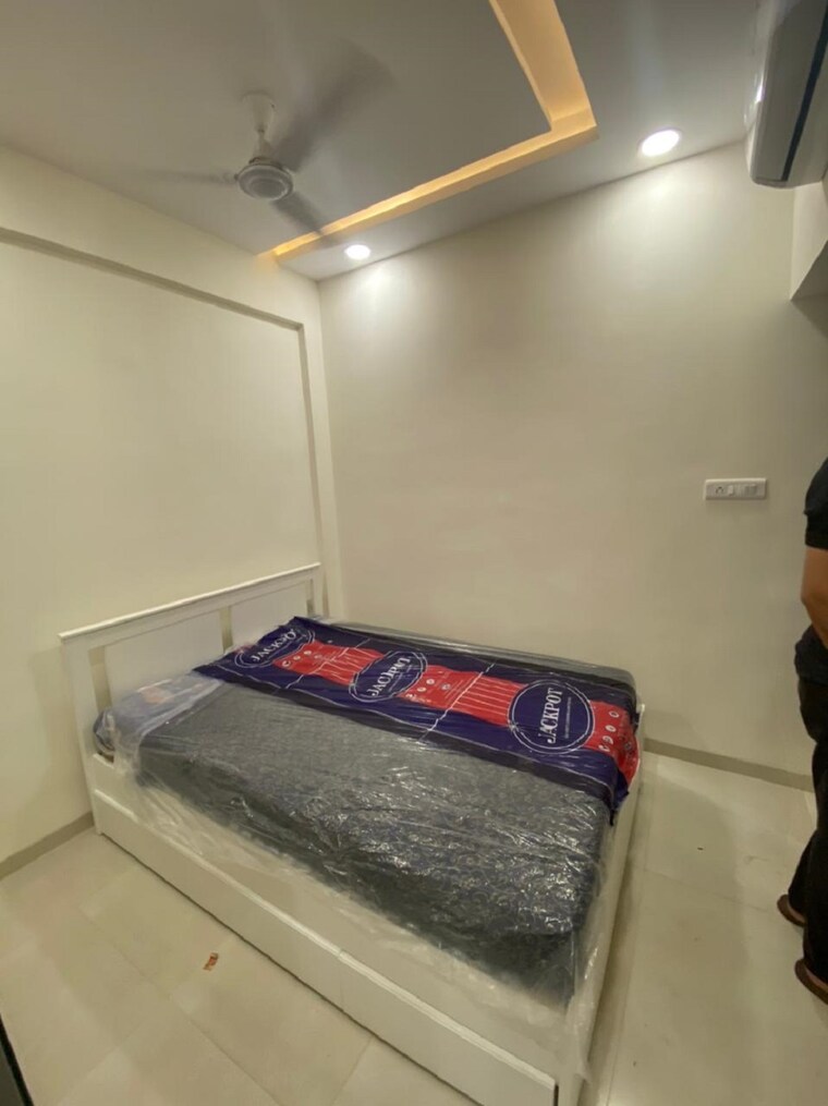 Bedroom, bandra west 1.5 Bedroom 550 Sq.Ft. Apartment In Bandra West Mumbai 9260530