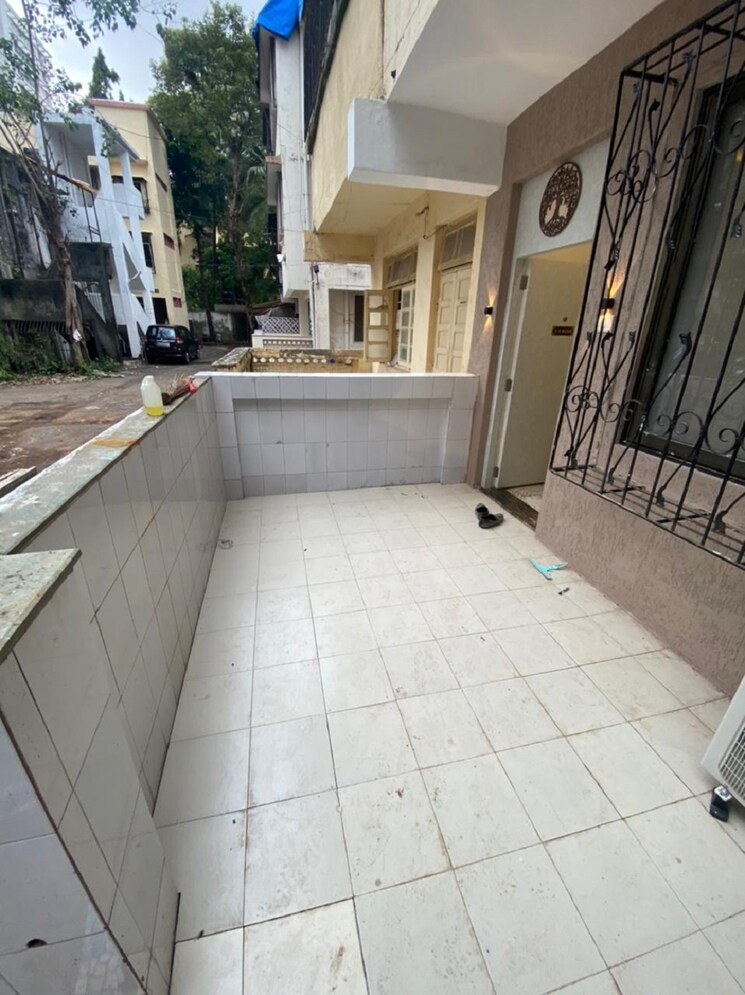 Balcony, bandra west 1.5 Bedroom 550 Sq.Ft. Apartment In Bandra West Mumbai 9260530