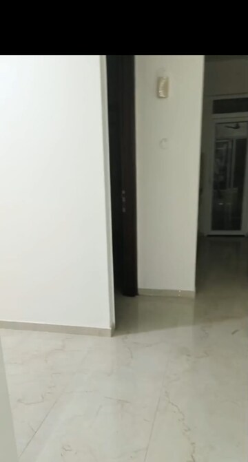 Room in 3.5 BHK Apartment at Smart World Gems, Sector 89 – for Rent