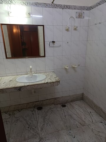 Bathroom in 3 BHK Independent House at Sector 33 – for Rent