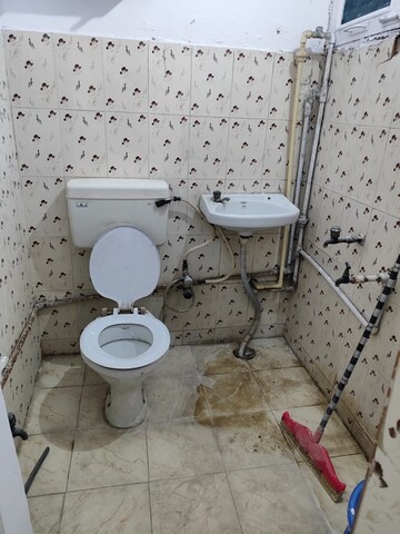 Bathroom in 1 RK Builder Floor at RWA Apartments, Sector 31 – for Rent
