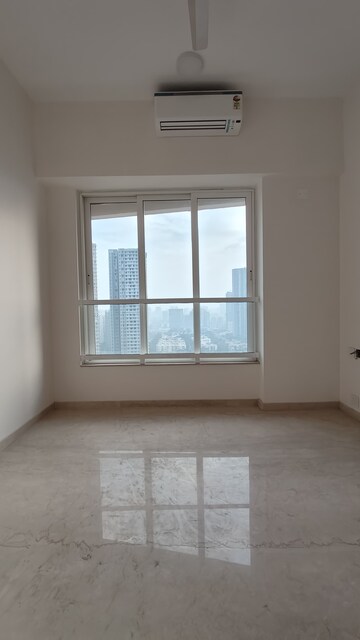 Room in 2 BHK Apartment at Pratham ARC Aura, Andheri West – for Rent
