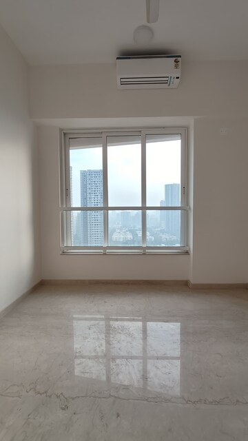 Room in 2 BHK Apartment at Pratham ARC Aura, Andheri West – for Rent