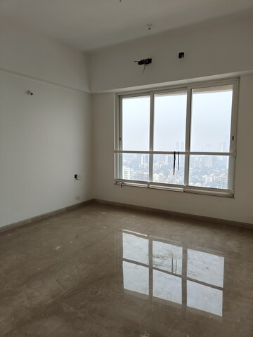 Room in 2 BHK Apartment at Pratham ARC Aura, Andheri West – for Rent