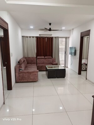 Living Room in 3 BHK Apartment at Alkapuri – for Rent