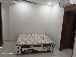 Bedroom in 3 BHK Apartment at Alkapuri – for Rent