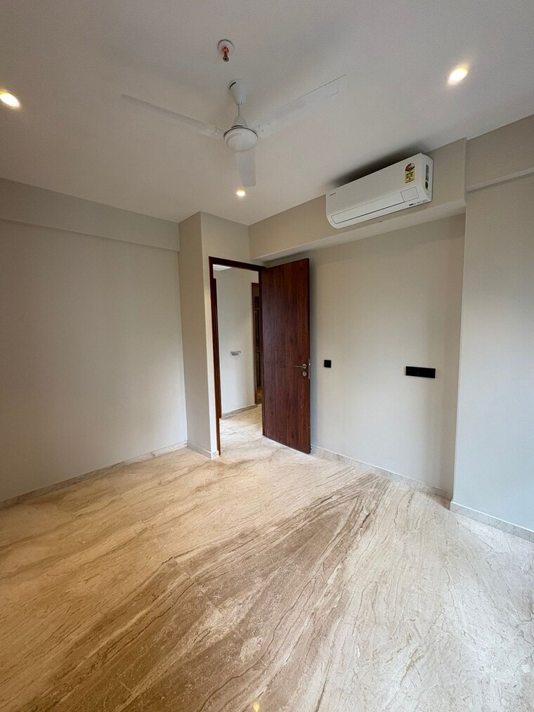 Room, santacruz west 2 Bedroom 750 Sq.Ft. Apartment In Santacruz West Mumbai 9260626