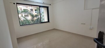 Room in 2 BHK Apartment at Pratham ARC Aura, Andheri West – for Rent