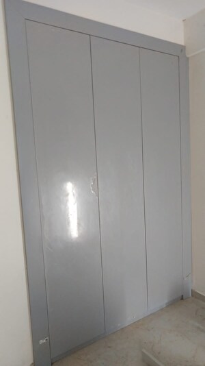 Furnished Amenities in 3.5 BHK Apartment at Smart World Gems, Sector 89 – for Rent