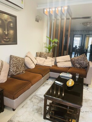 Living Room in 4 BHK Builder Floor at Sector 57 – for Rent