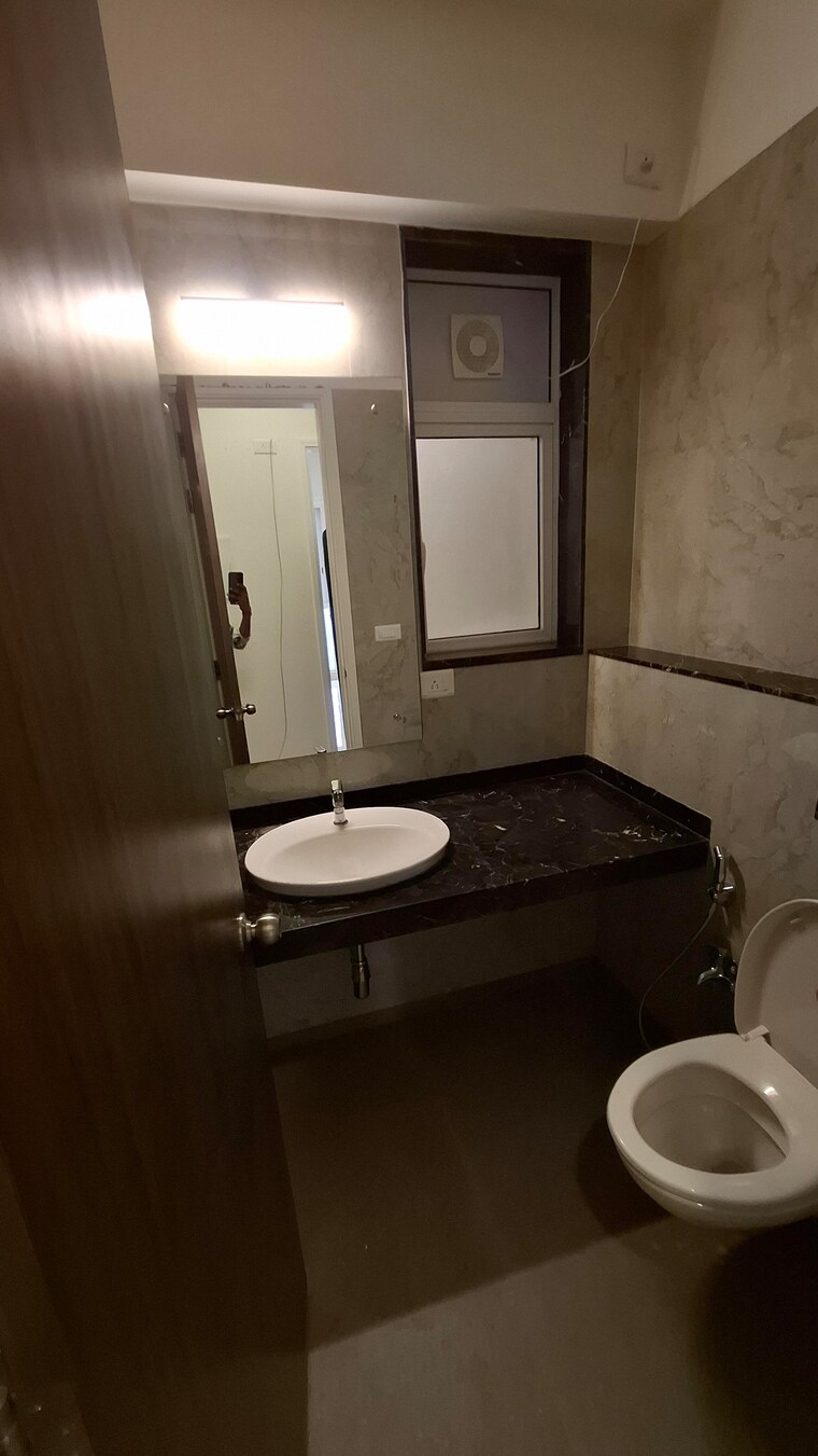 Bathroom, parel 2 Bedroom 890 Sq.Ft. Apartment In Parel Mumbai 9260649