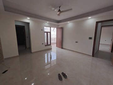 Room in 4 BHK Builder Floor at Green Fields Colony – for Sale