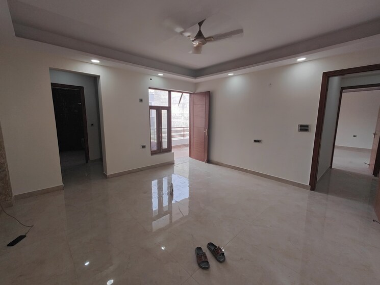 Room, green fields colony 4 Bedroom 450 Sq.Yd. Builder Floor In Green Fields Colony Faridabad 9260656
