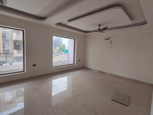 Room in 4 BHK Builder Floor at Green Fields Colony – for Sale