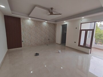 Room in 4 BHK Builder Floor at Green Fields Colony – for Sale