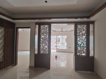 Room in 4 BHK Builder Floor at Green Fields Colony – for Sale