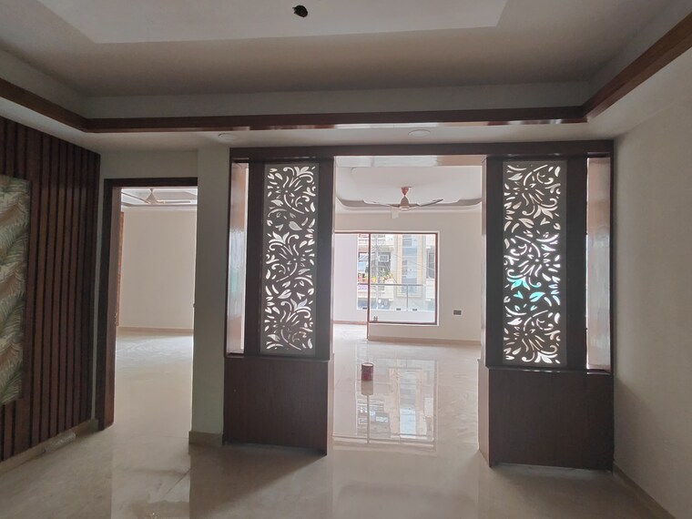Room, green fields colony 4 Bedroom 450 Sq.Yd. Builder Floor In Green Fields Colony Faridabad 9260656