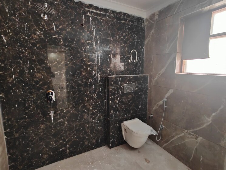 Bathroom, green fields colony 4 Bedroom 450 Sq.Yd. Builder Floor In Green Fields Colony Faridabad 9260656