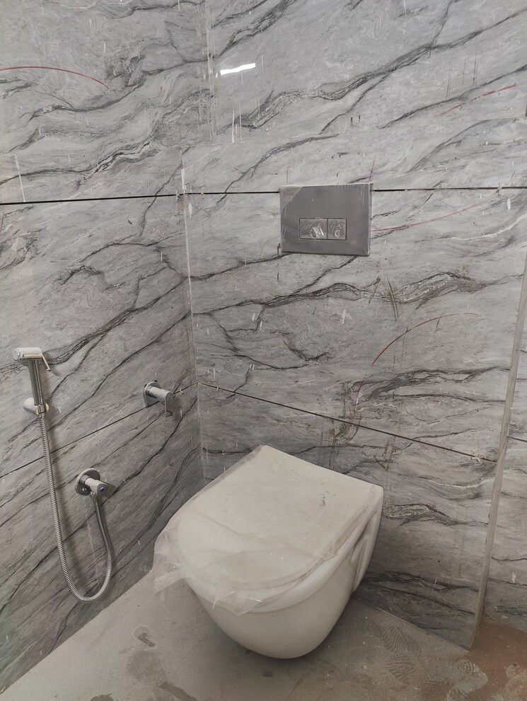 Bathroom, green fields colony 4 Bedroom 450 Sq.Yd. Builder Floor In Green Fields Colony Faridabad 9260656