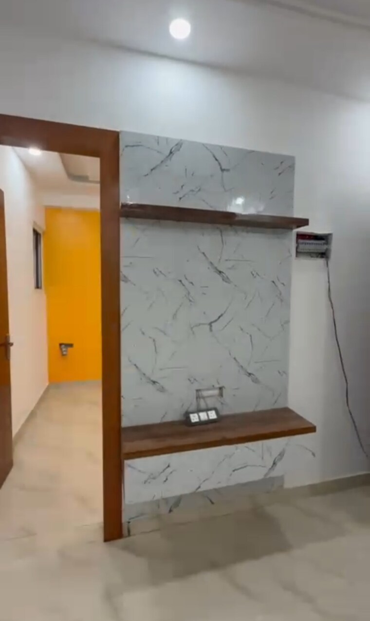 undefined, sector 73 2 Bedroom 1050 Sq.Ft. Builder Floor In Sector 73 Noida 9260762