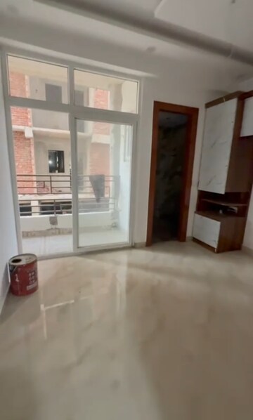 Room in 2 BHK Builder Floor at Sector 73 – for Sale