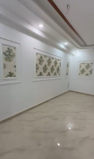 Room in 2 BHK Builder Floor at Sector 73 – for Sale