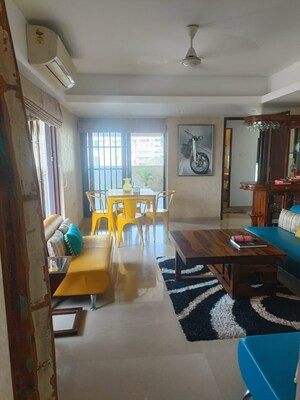 2 BHK Apartment For Rent in Khar West