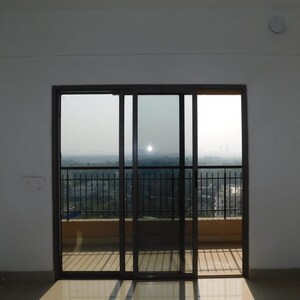 Room in 2 BHK Builder Floor at Khar West – for Rent