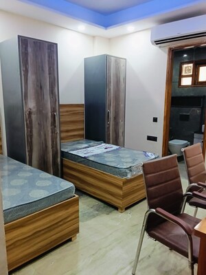 Room in 1 RK Apartment at Karol Bagh – for Rent