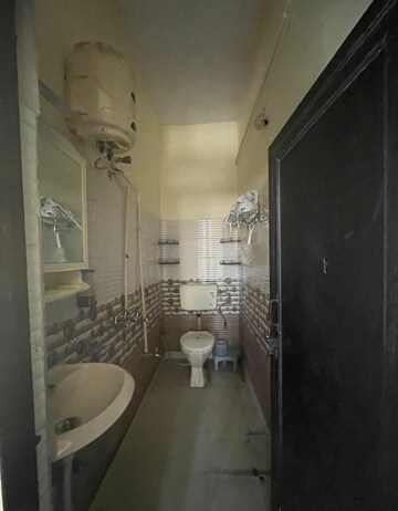 Bathroom in 1.5 BHK Apartment at Gtb Enclave – for Rent