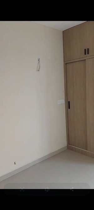 Room in 3.5 BHK Apartment at Smart World Gems, Sector 89 – for Rent