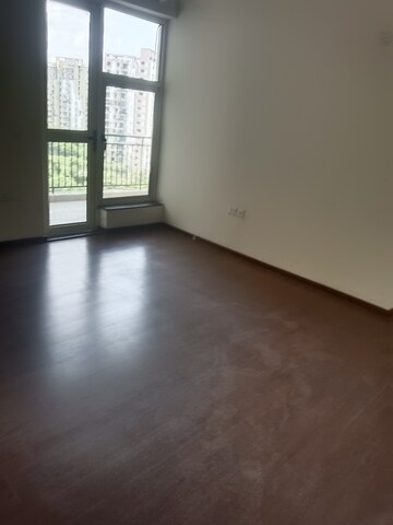 Room in 4 BHK Apartment at Imperia Esfera, Sector 37c – for Sale