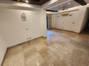 Room in 4 BHK Builder Floor at Saket – for Rent