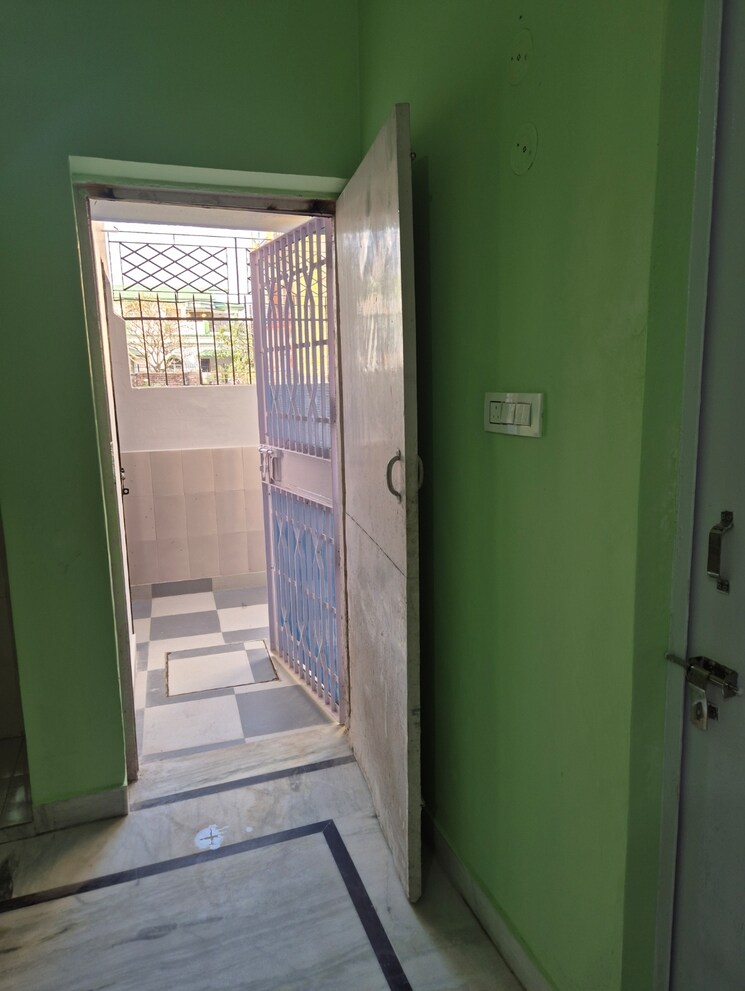 Other, gms road 2 Bedroom 100 Sq.Mt. Builder Floor In Gms Road Dehradun 9260993