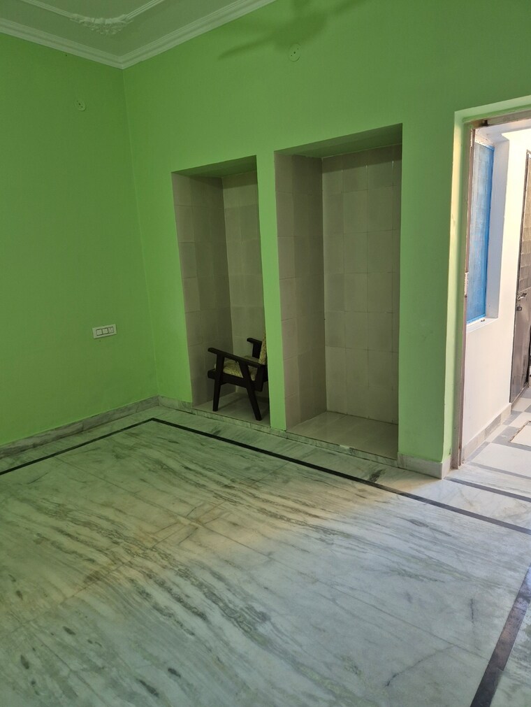 Room, gms road 2 Bedroom 100 Sq.Mt. Builder Floor In Gms Road Dehradun 9260993