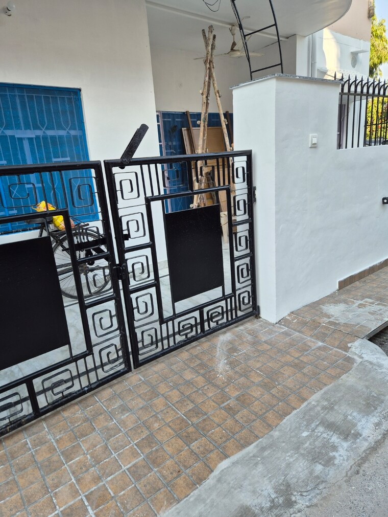 Exterior View, gms road 2 Bedroom 100 Sq.Mt. Builder Floor In Gms Road Dehradun 9260993