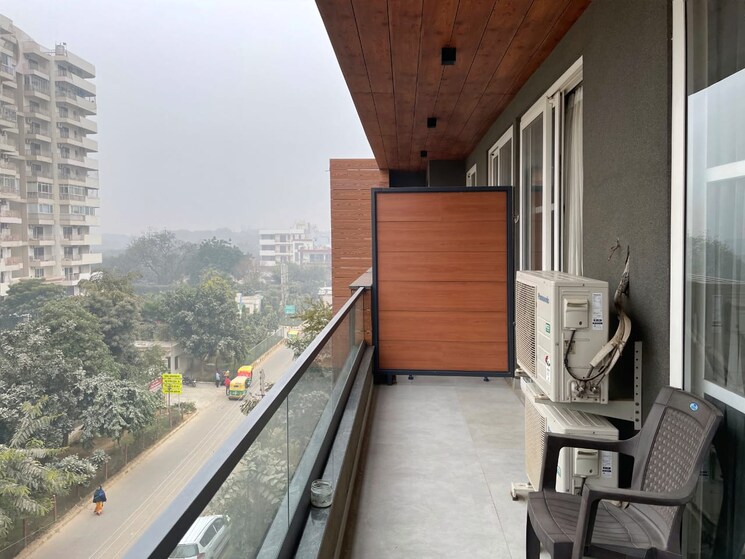 Balcony, sushant-vyapaar-kendra 1 Bedroom 600 Sq.Ft. Apartment In Sector 43 Gurgaon 9261002