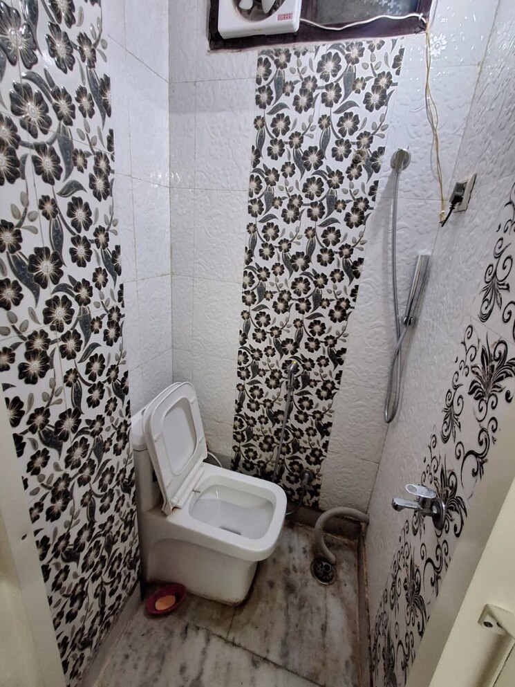 Bathroom, govindpuri 2 Bedroom 650 Sq.Ft. Builder Floor In Govindpuri Delhi 9261005