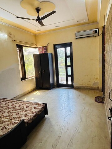 Living Room in 1.5 BHK Builder Floor at Sector 10a – for Rent