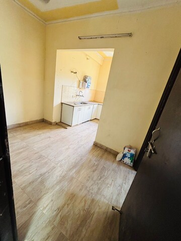 Room in 1.5 BHK Builder Floor at Sector 10a – for Rent