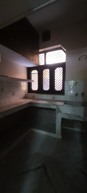 Furnished Amenities in 2.5 BHK Independent House at Sector 3 – for Rent