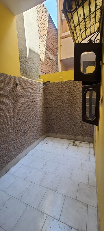 Furnished Amenities in 2.5 BHK Independent House at Sector 3 – for Rent