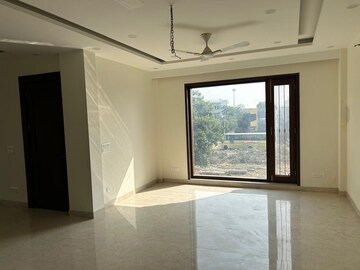 Master Bedroom in 4 BHK Apartment at Sagar Kunj Apartments, Sector 9a – for Rent