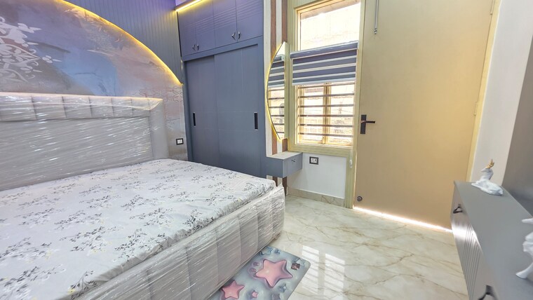 Room, param puri 4 Bedroom 100 Sq.Yd. Builder Floor In Param Puri Delhi 9261029