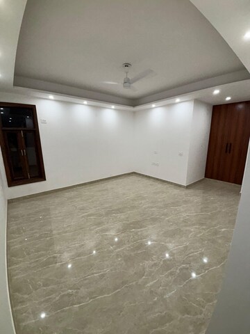 Room in 3 BHK Builder Floor at Saket – for Sale