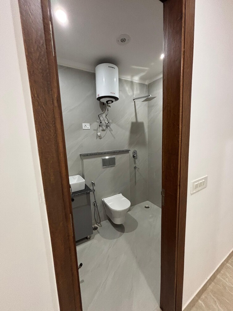 Bathroom, saket 3 Bedroom 1350 Sq.Ft. Builder Floor In Saket Delhi 9261037